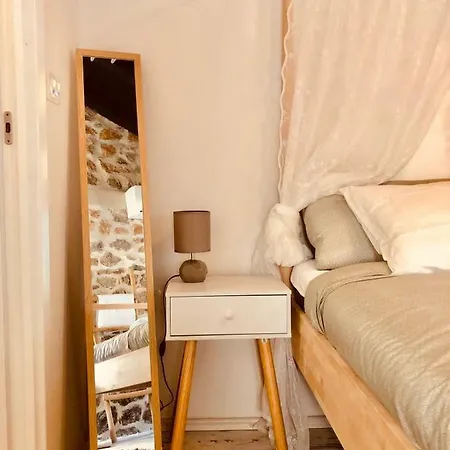 Peasant's Palace 3*