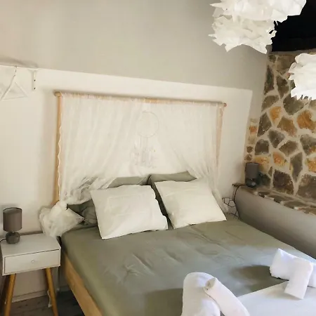 Peasant's Palace 3*