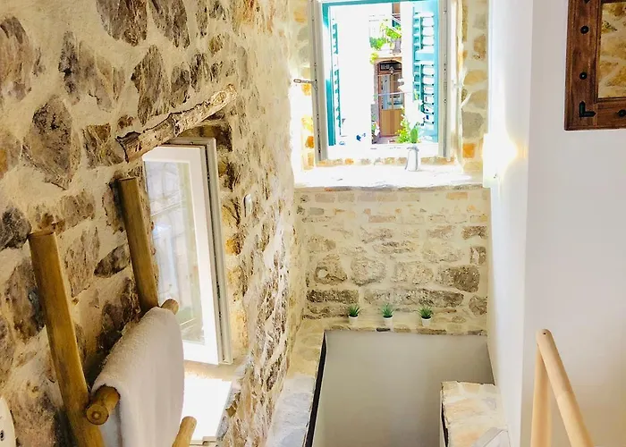 Peasant's Palace 3* Split